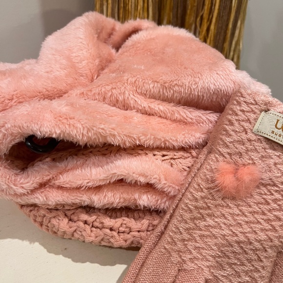 COPY - UGG Pink Hat, Infinity Scarf & Glove Set - Picture 3 of 3